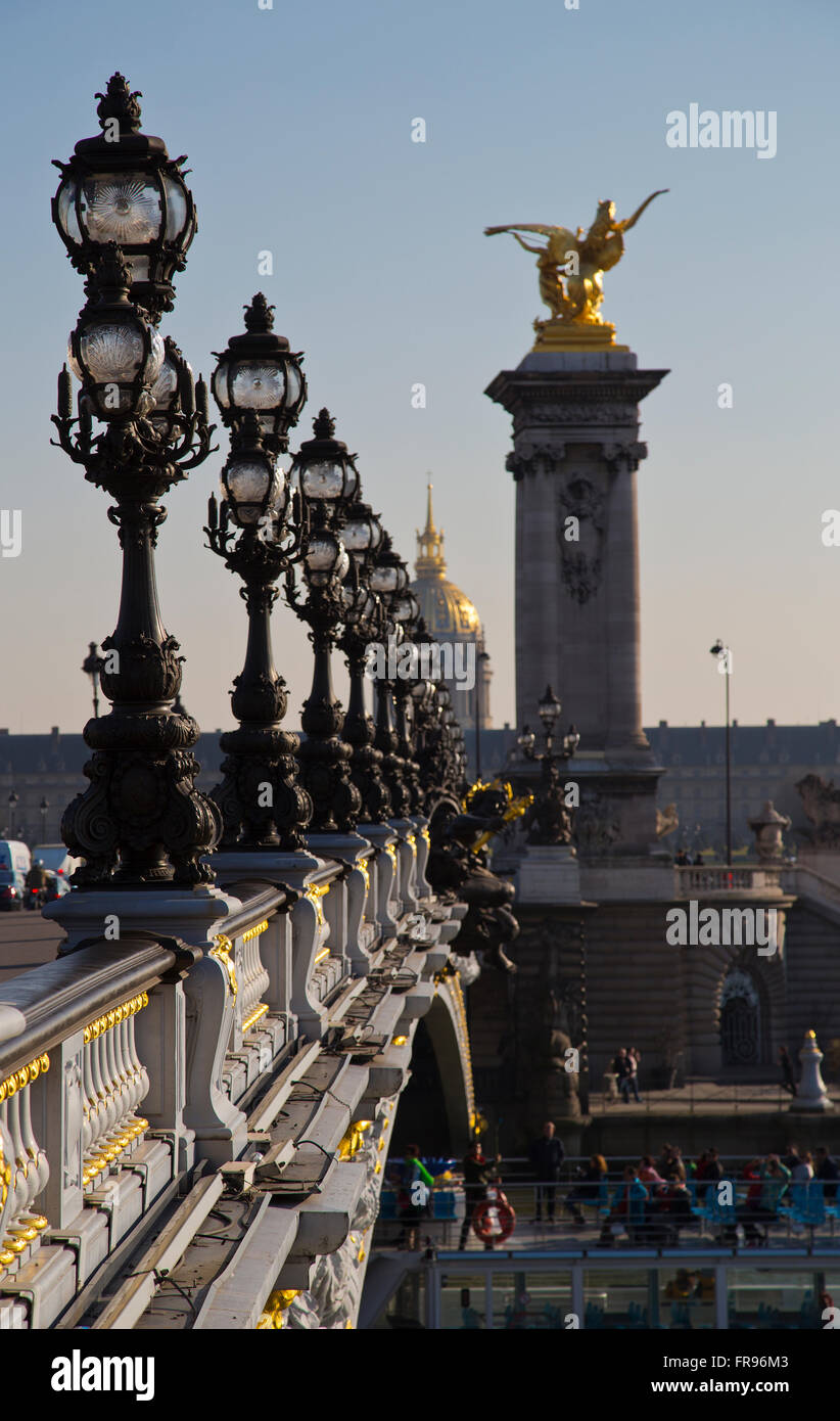 Brücke Alexandre III in Paris Frankreich im Winter Stockfoto
