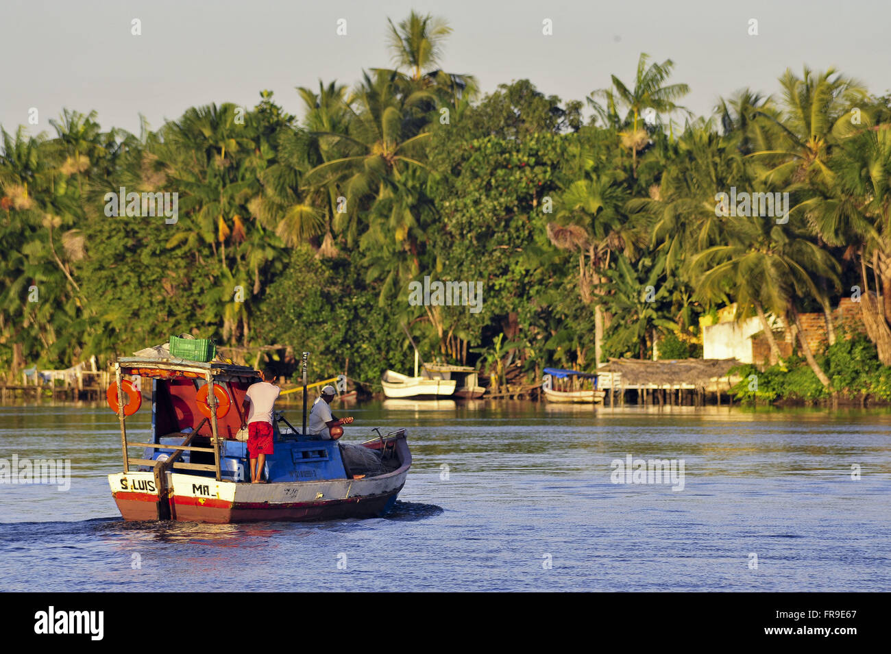 Angelboot/Fischerboot in der Stadt Rio Preguicas Barreirinhas - MA Stockfoto