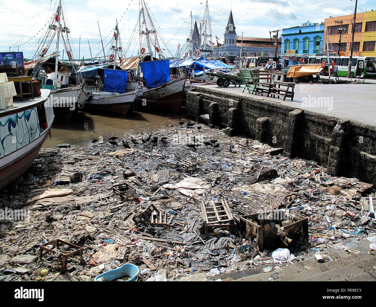 Müll gesammelt im Dock von der Port Ver-o-Peso in der Bucht von Guajara Stockfoto