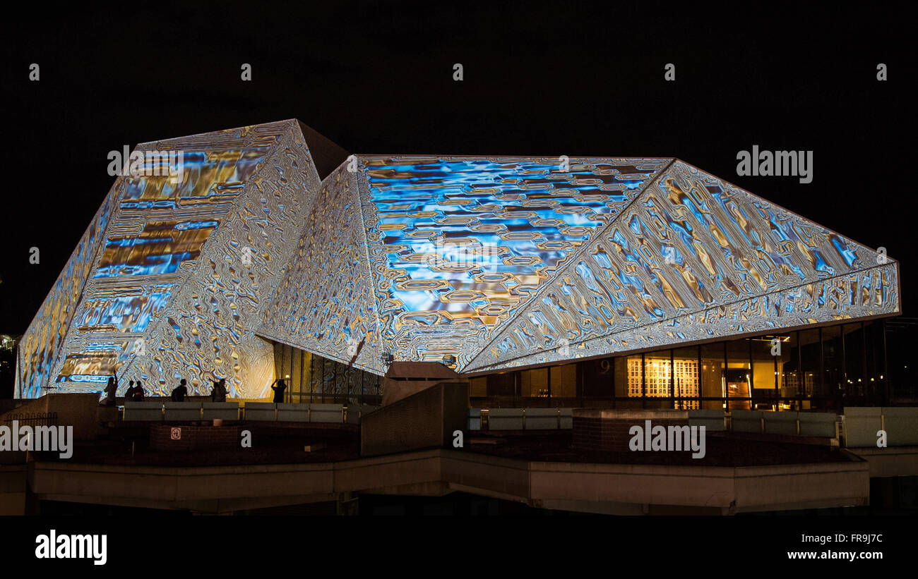 Videokunst von deutschen Team CASA MAGICA am Adelaide Festival Centre anlässlich von Adelaide Festival/BLINC 2015 Stockfoto