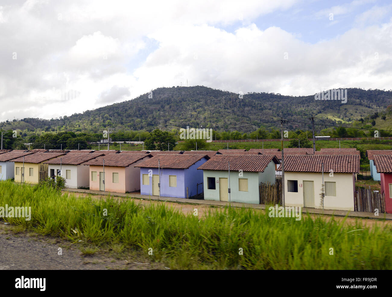 Kleidung vor Stelzenhaus am Rande des Flusses Konten erweitert Stockfoto