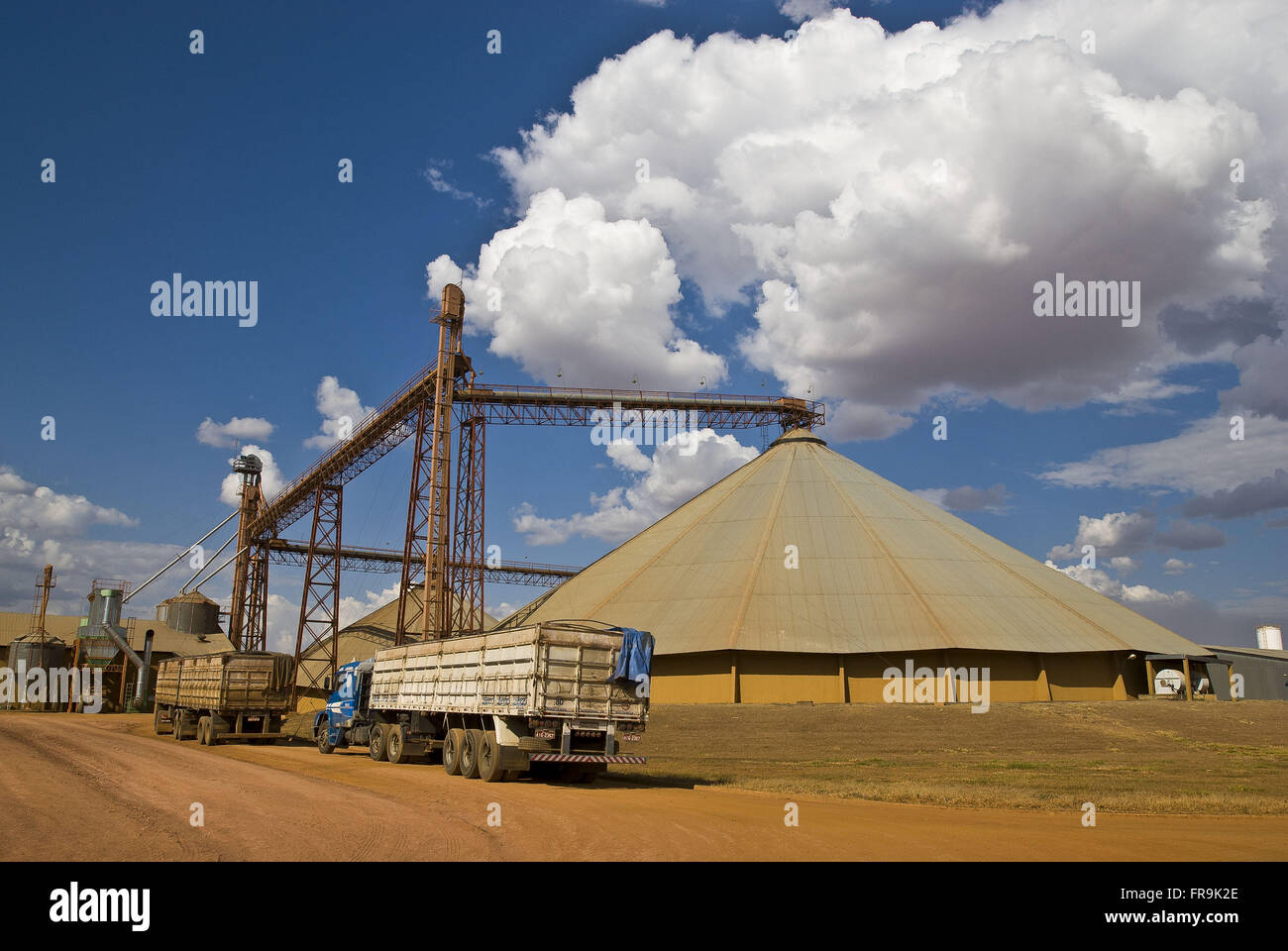 Silos auf dem Bauernhof ländlichen Gegend von Costa Rica - Mato Grosso do Sul Stockfoto