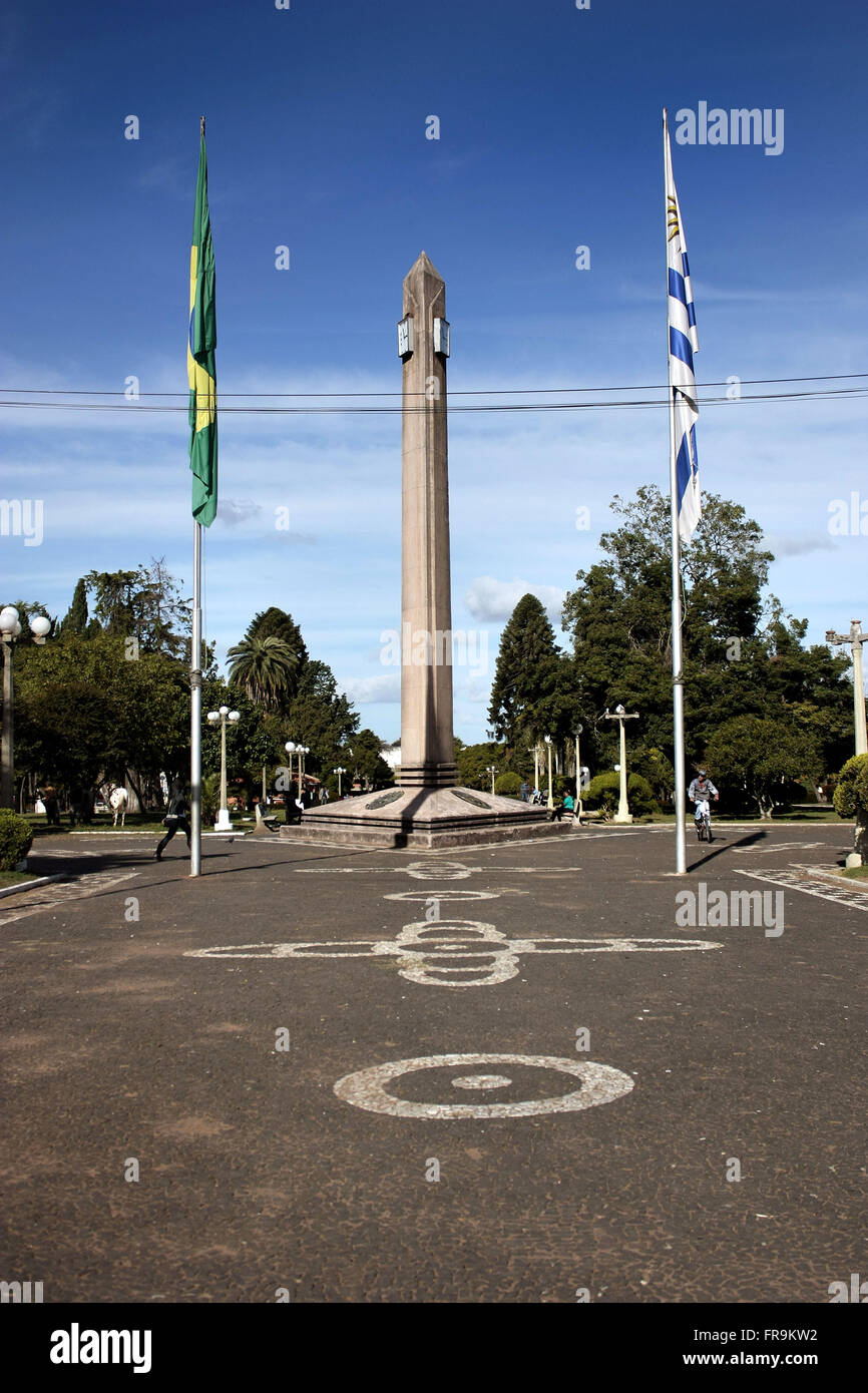Flaggen wehten im internationalen Park - der Grenze zwischen Brasilien und Uruguay - Westende des Br Stockfoto