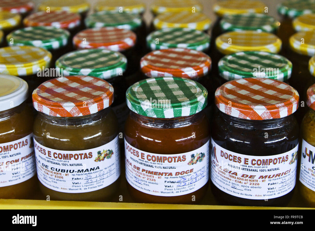 Bonbon Gläser mit verschiedenen Früchten produziert in Mato Grosso amazon Stockfoto