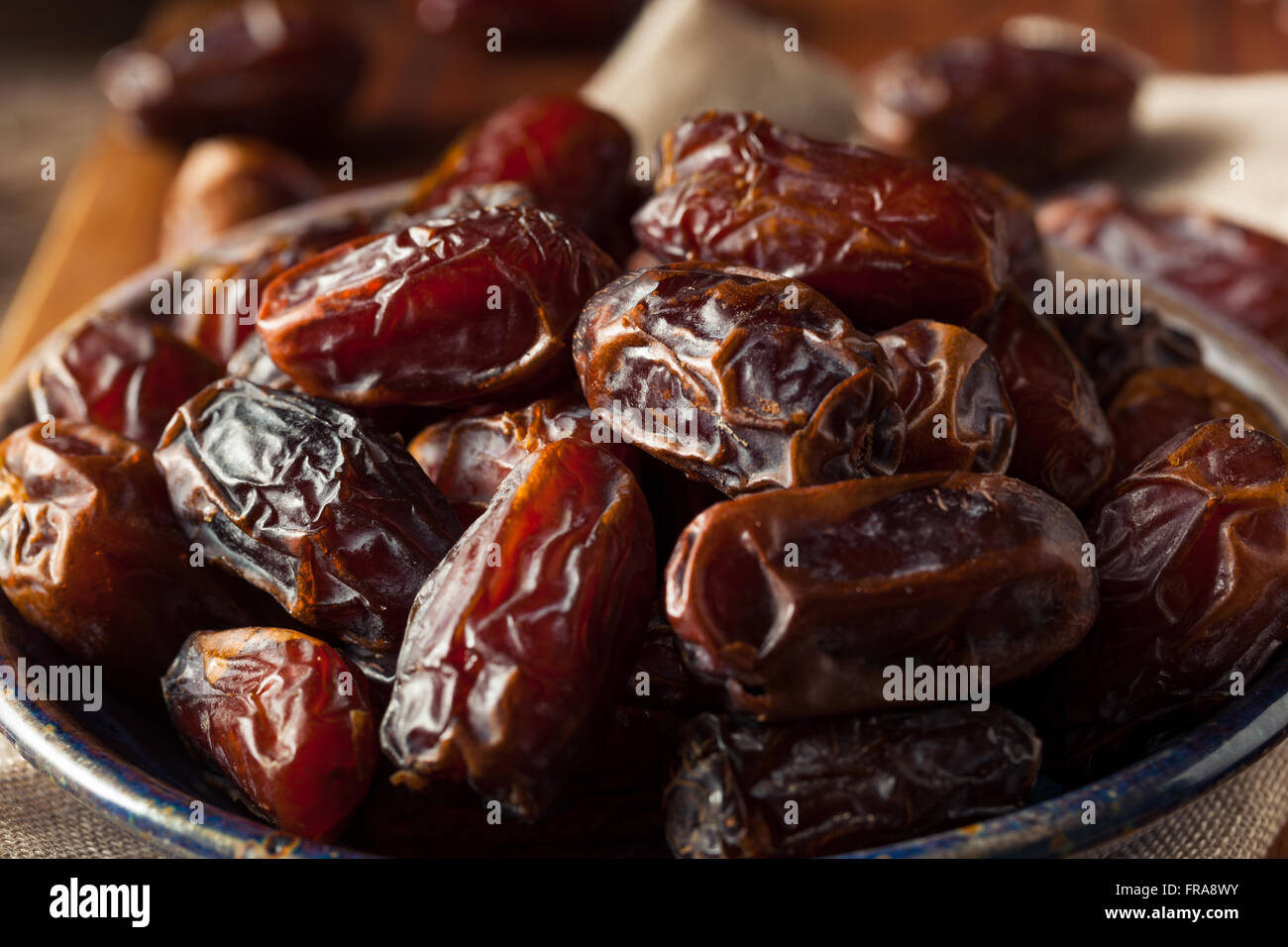 Rohe organische Medjool Termine verzehrfertige Stockfoto