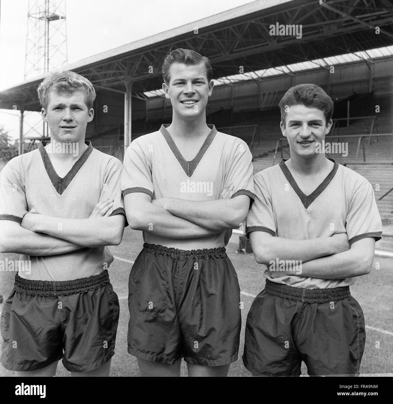 Terry Wharton, Ted Farmer und Dave lesen Wolverhampton Wanderers Fußballer 1960 Stockfoto