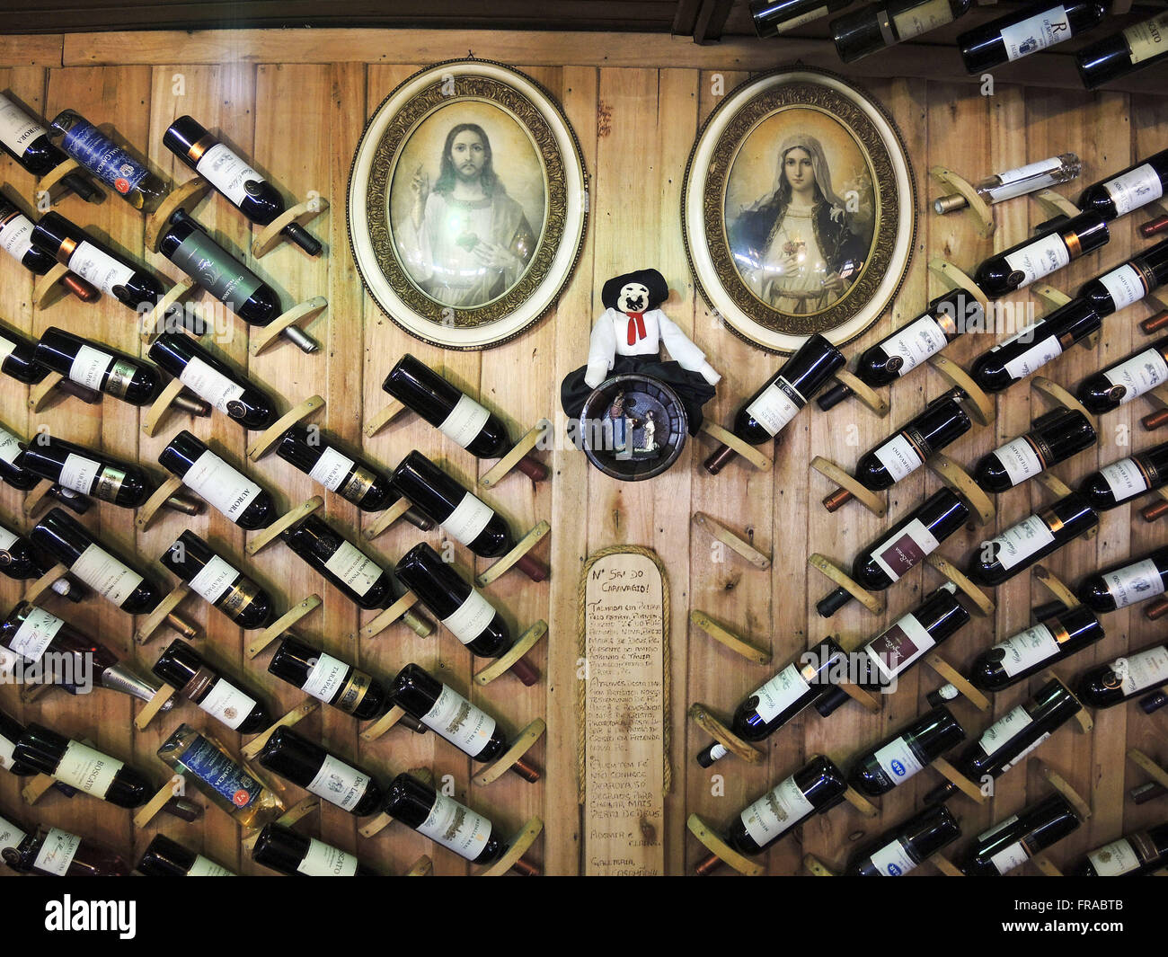 Verkauf von handgefertigten Weine in typisch italienisches restaurant Stockfoto