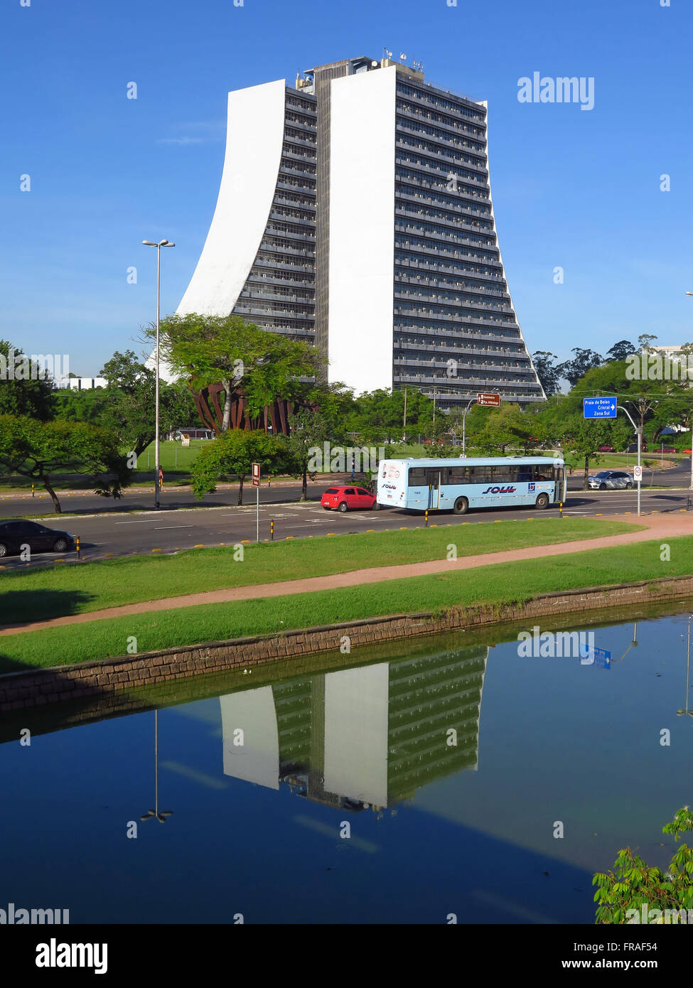 CAERGS - Verwaltungszentrum des Staates Rio Grande do Sul im Quadrat Azorianer Stockfoto