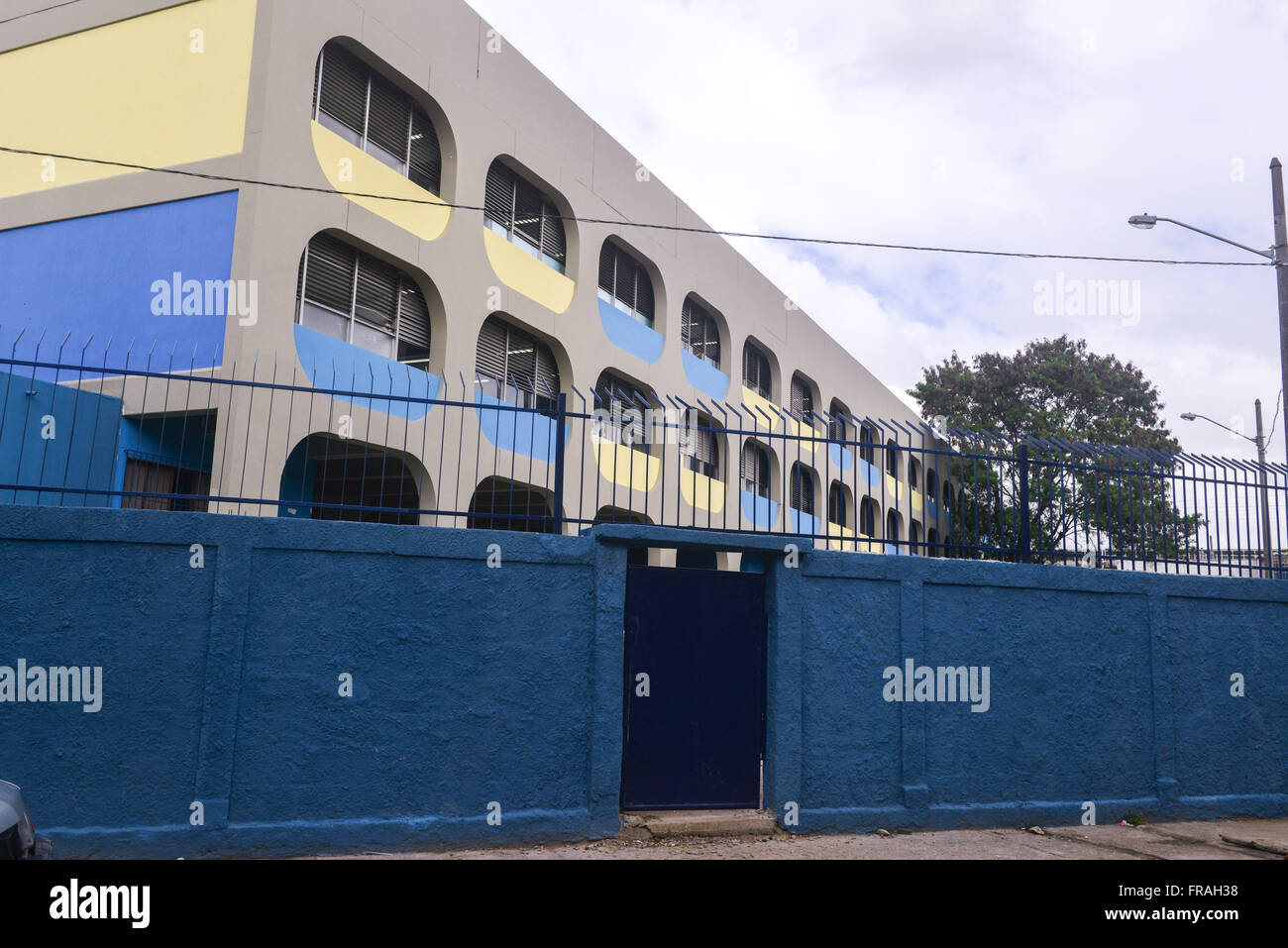 CIEP - integrierte Zentren für Volksbildung in Favela da Varginha - Manguinhos Nachbarschaft Stockfoto