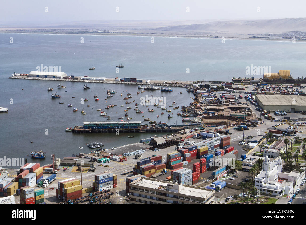 Panoramablick über den Hafen von Arica am Rande des Pazifischen Ozeans Stockfoto