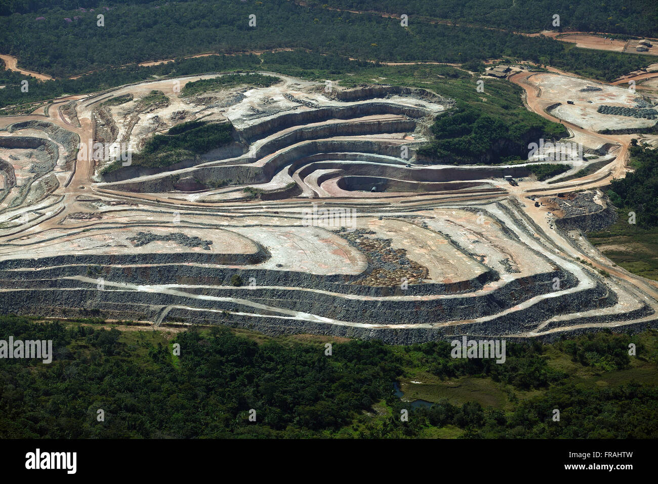 Luftaufnahme des Goldbergbaus in der Sierra-Edge - Bereich namens Lavrinha Stockfoto