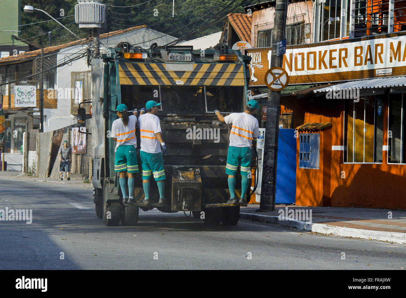 Müllabfuhr in Rendeiras Avenue - Lagoa da Conceicao Stockfoto