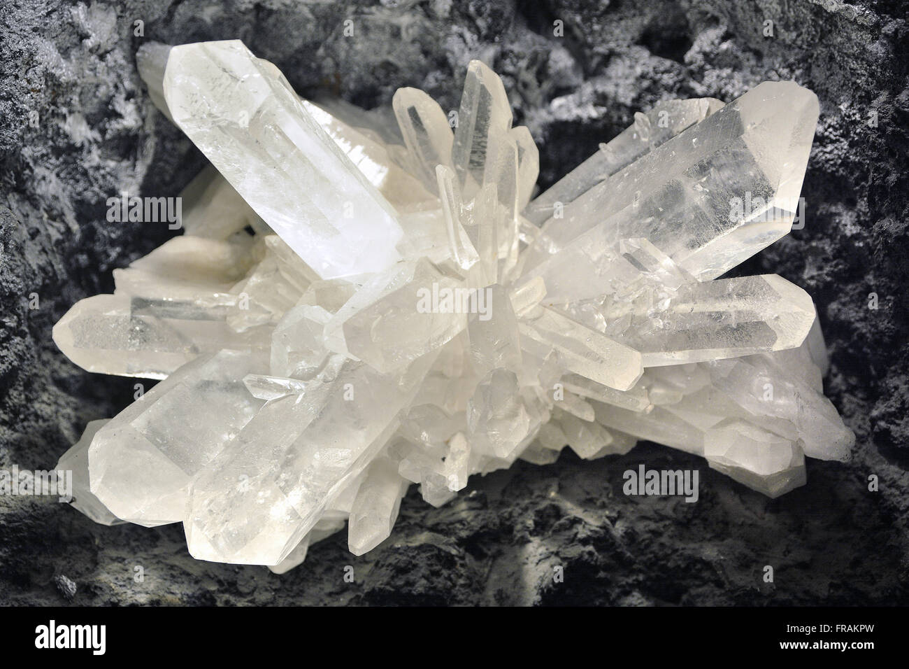 Probe Brutto Bergkristall - Quarz Stockfoto
