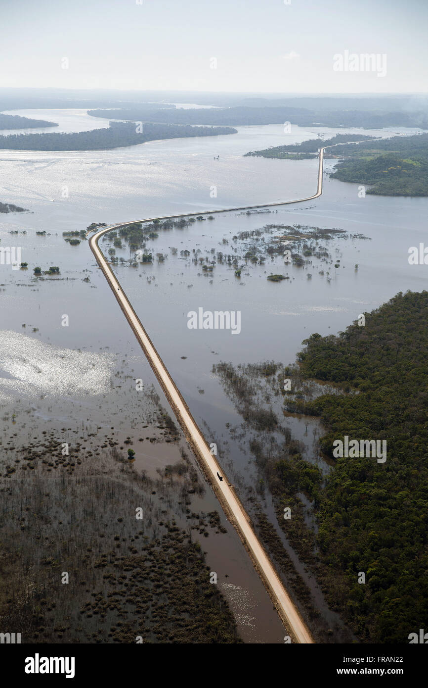 Luftbild von der BR-364 in überschwemmten Gebiet verursacht durch die große Flut der Rio Madeira Stockfoto