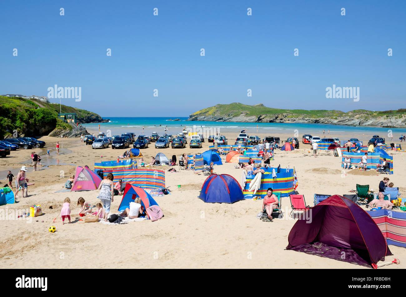 Sommertag in Porth Beach in der Nähe von Newquay in Cornwall, England, UK Stockfoto