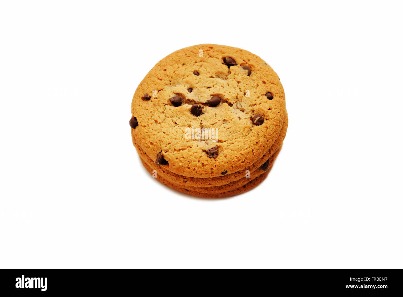 Chocolate Chip Cookies auf weiß gestapelt Stockfoto