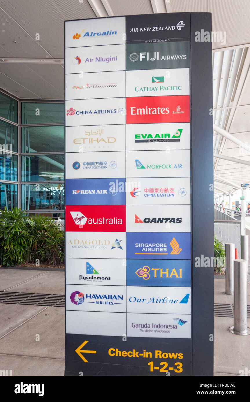 Airline Check-in-Schild am Eingang zum Abflugterminal, Brisbane International Airport, Brisbane, Queensland, Australien Stockfoto