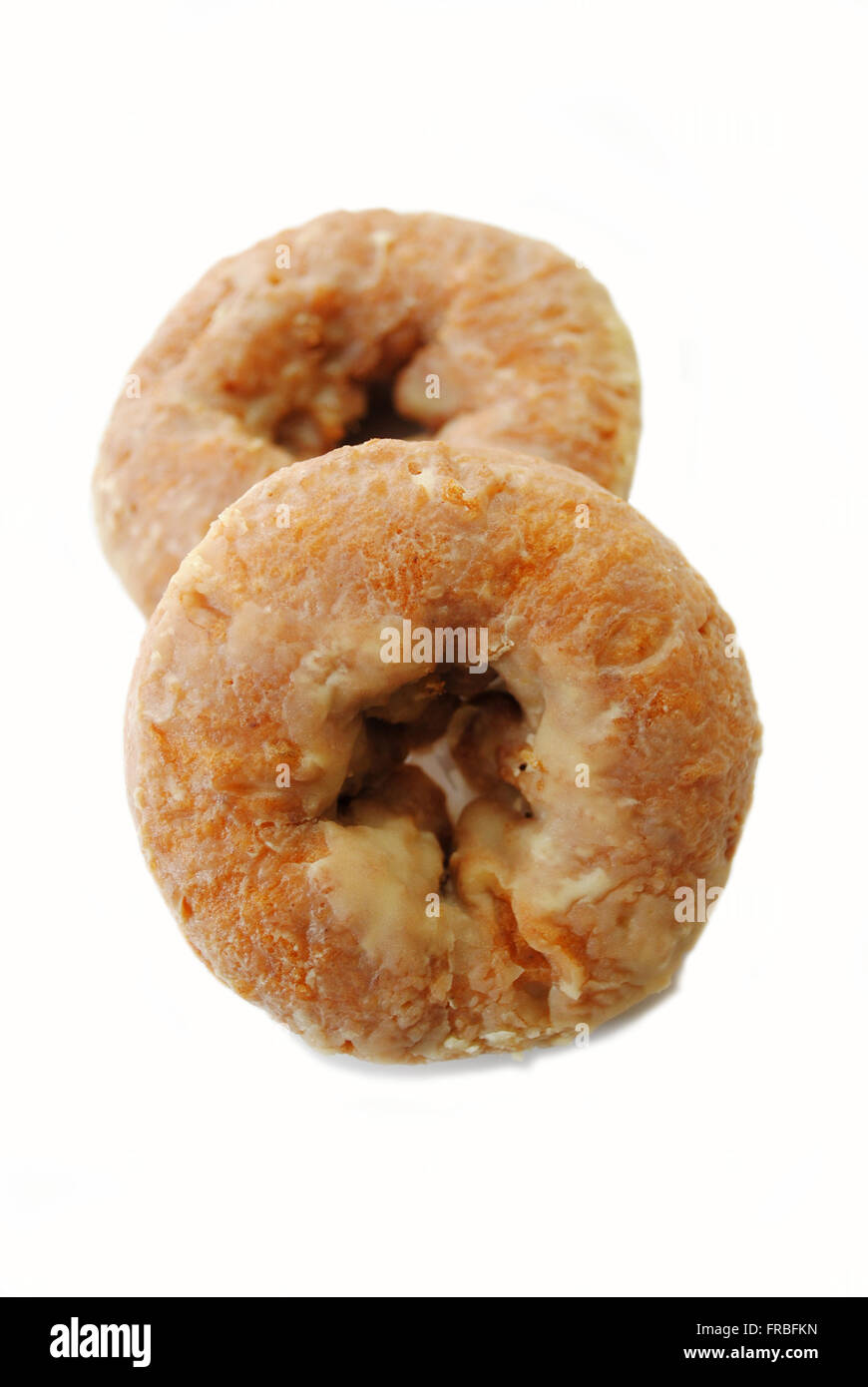 Zwei würzige glasiert Kürbis Donuts auf weiß Stockfoto