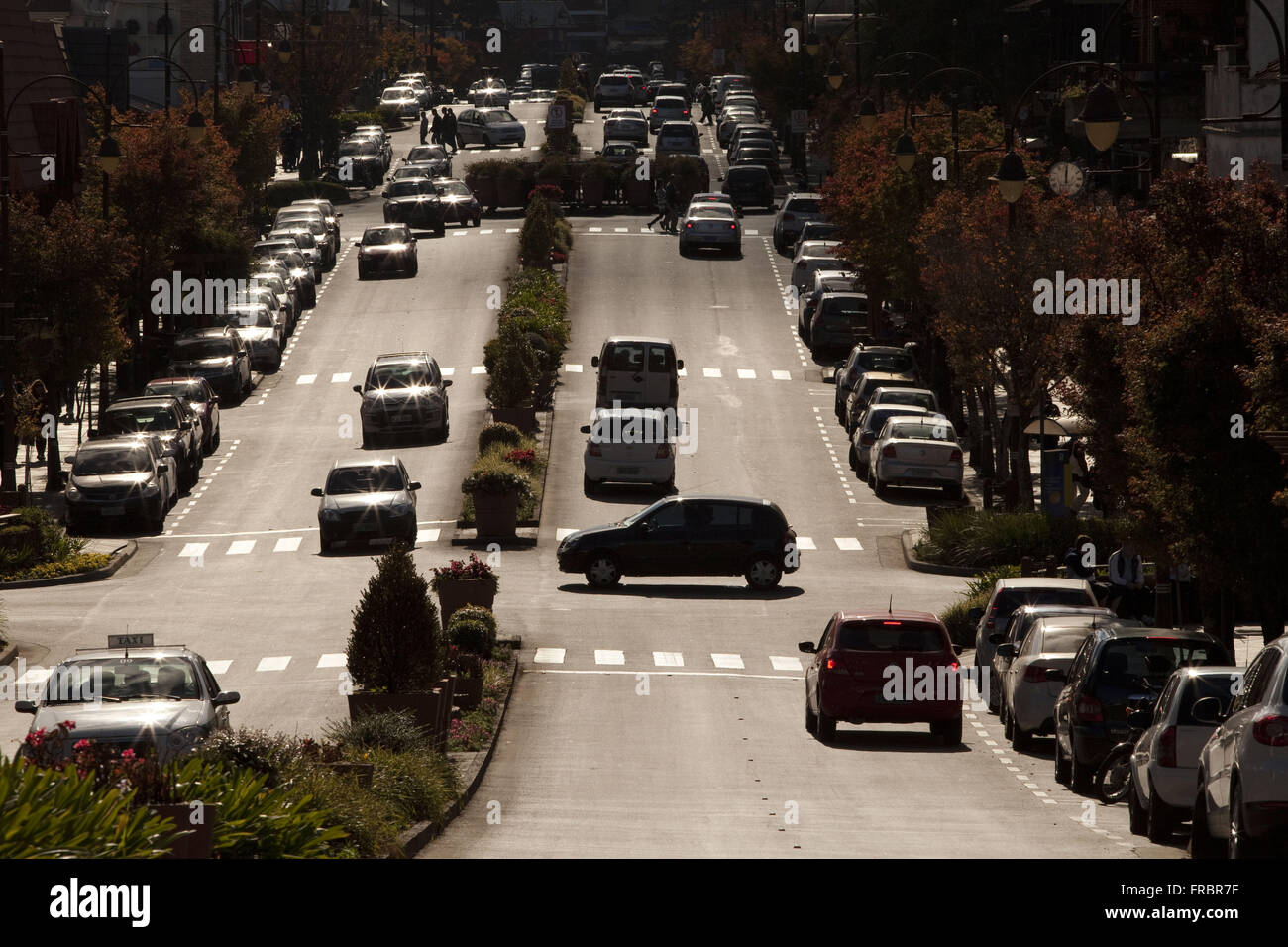 Fahrzeugverkehr auf Avenida Borges de Medeiros in der Innenstadt Stockfoto