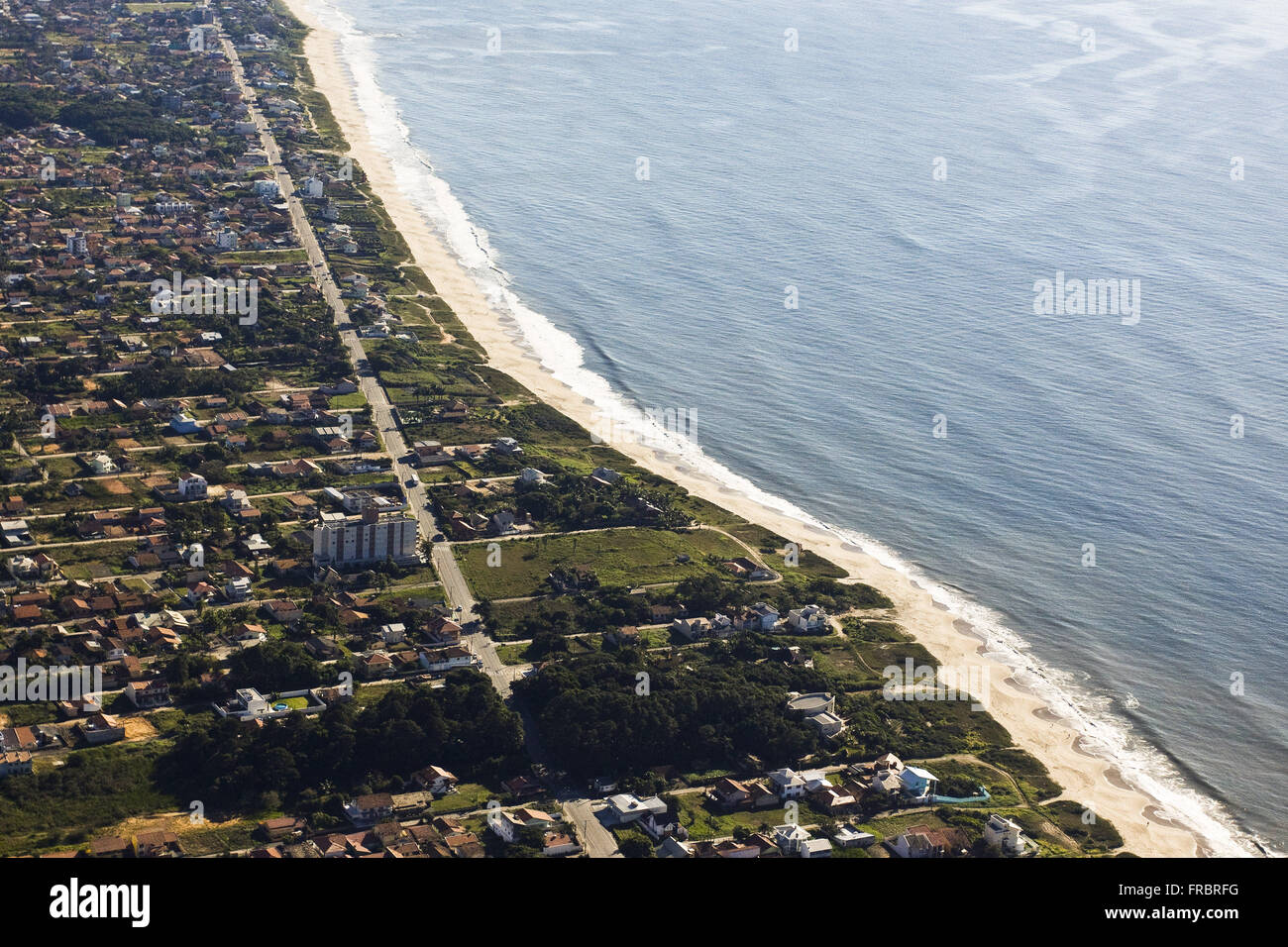 Luftaufnahme des Strand-Grant - Santa Catarina Küste - Vale Itajai Stockfoto