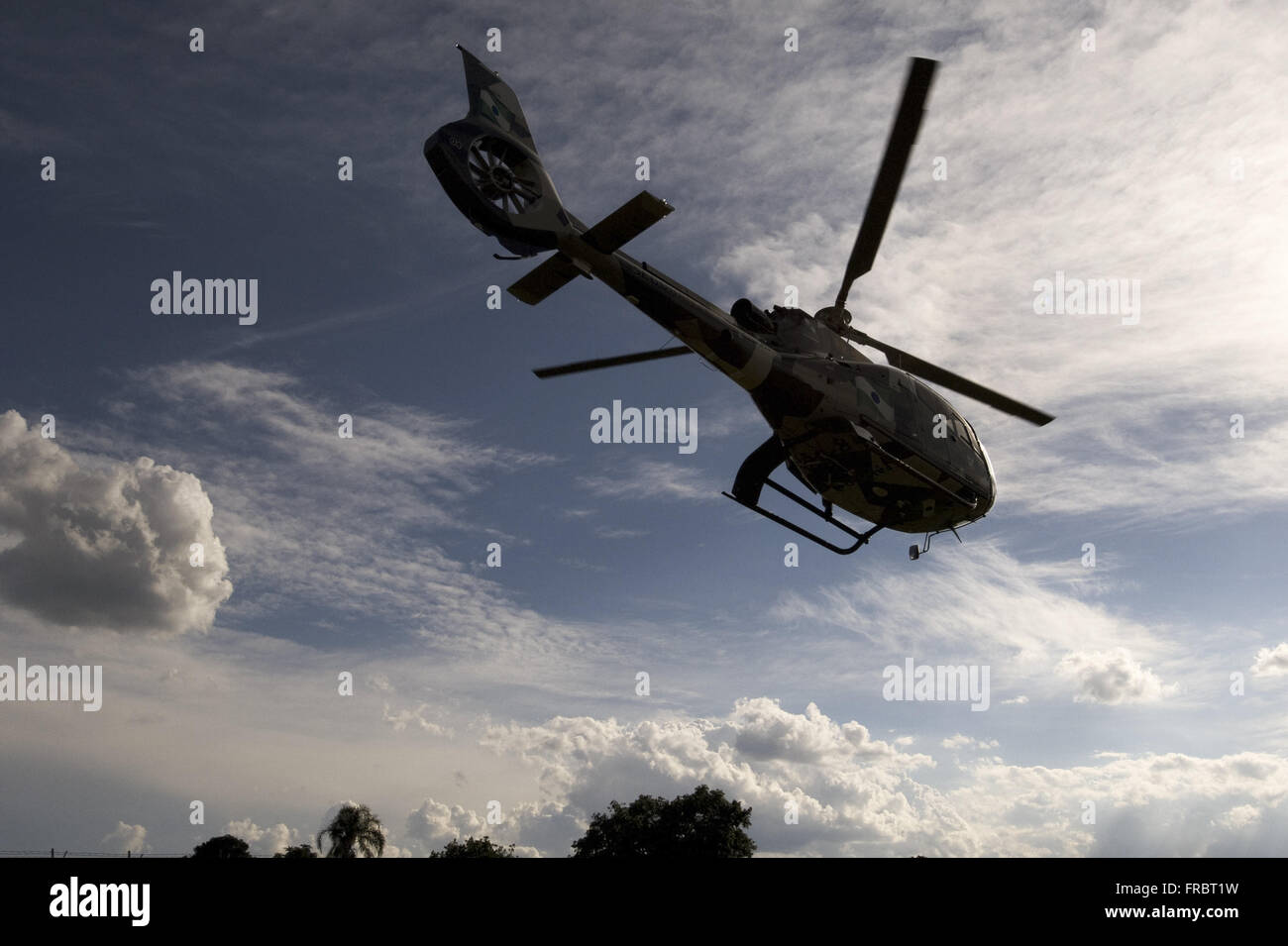 Polizei an Bord des Hubschraubers GRAER Gruppierung Aereo Militärpolizei Parana Stockfoto