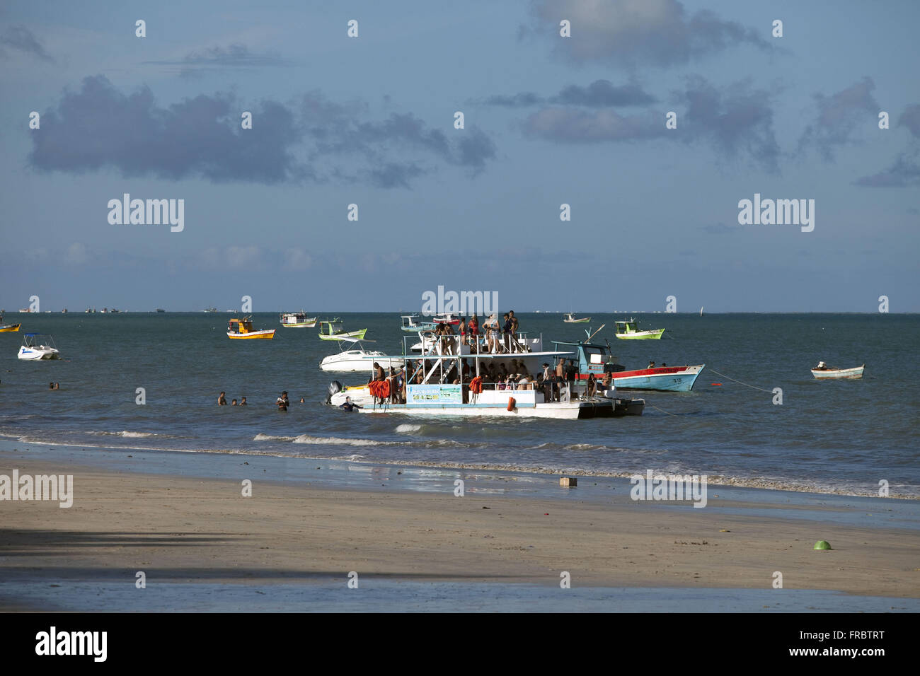 Touristenboot in Maragogi Strand Stockfoto