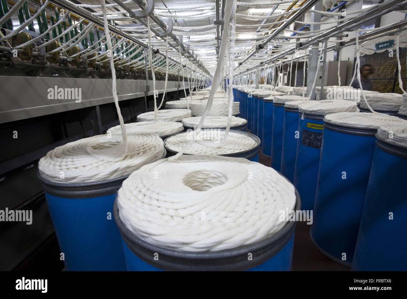 Branchen-Garn in eine Genossenschaft - zu produzieren, aus reiner Baumwolle und gemischtem Garn Stockfoto