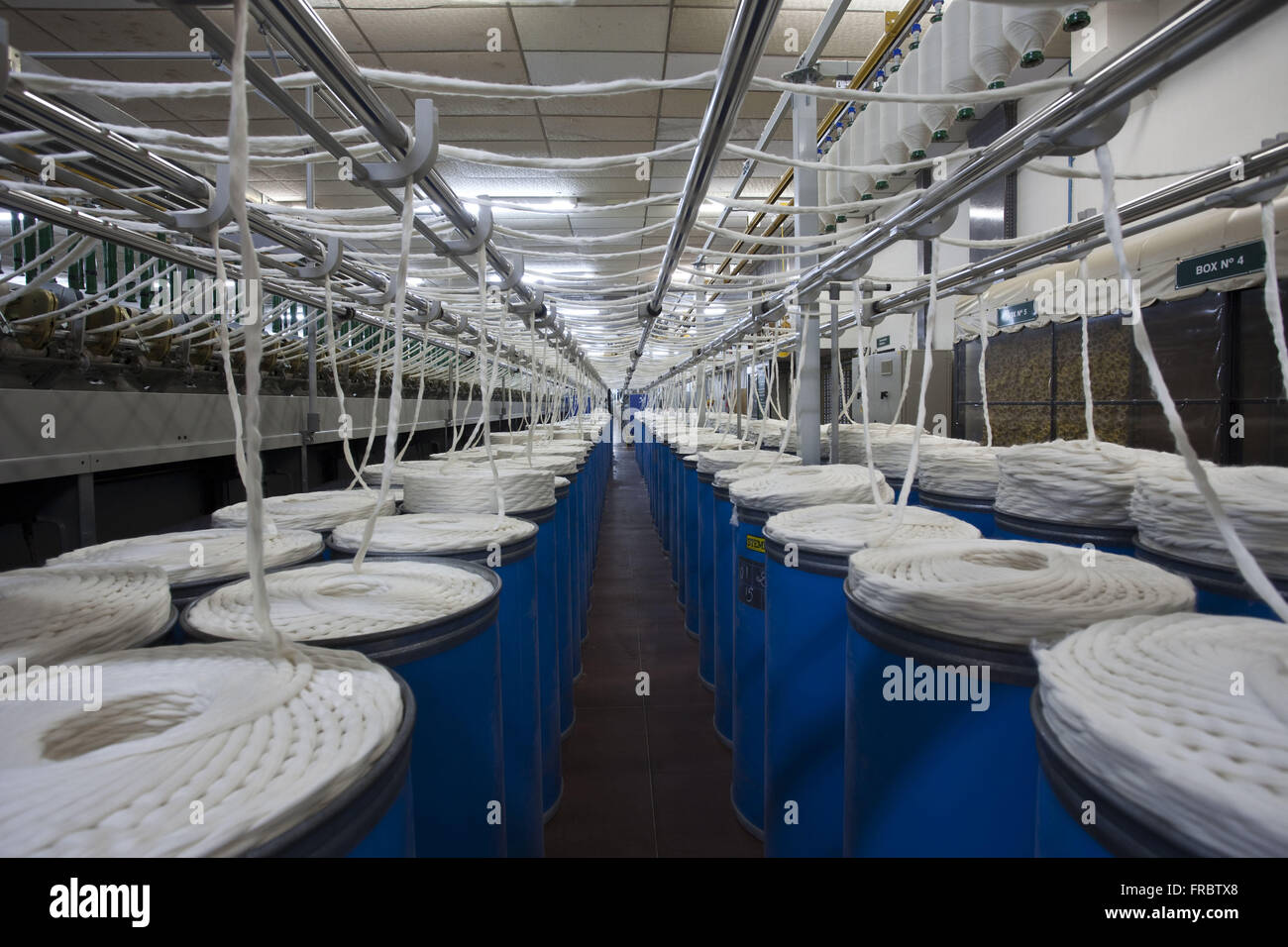 Branchen-Garn in eine Genossenschaft - zu produzieren, aus reiner Baumwolle und gemischtem Garn Stockfoto