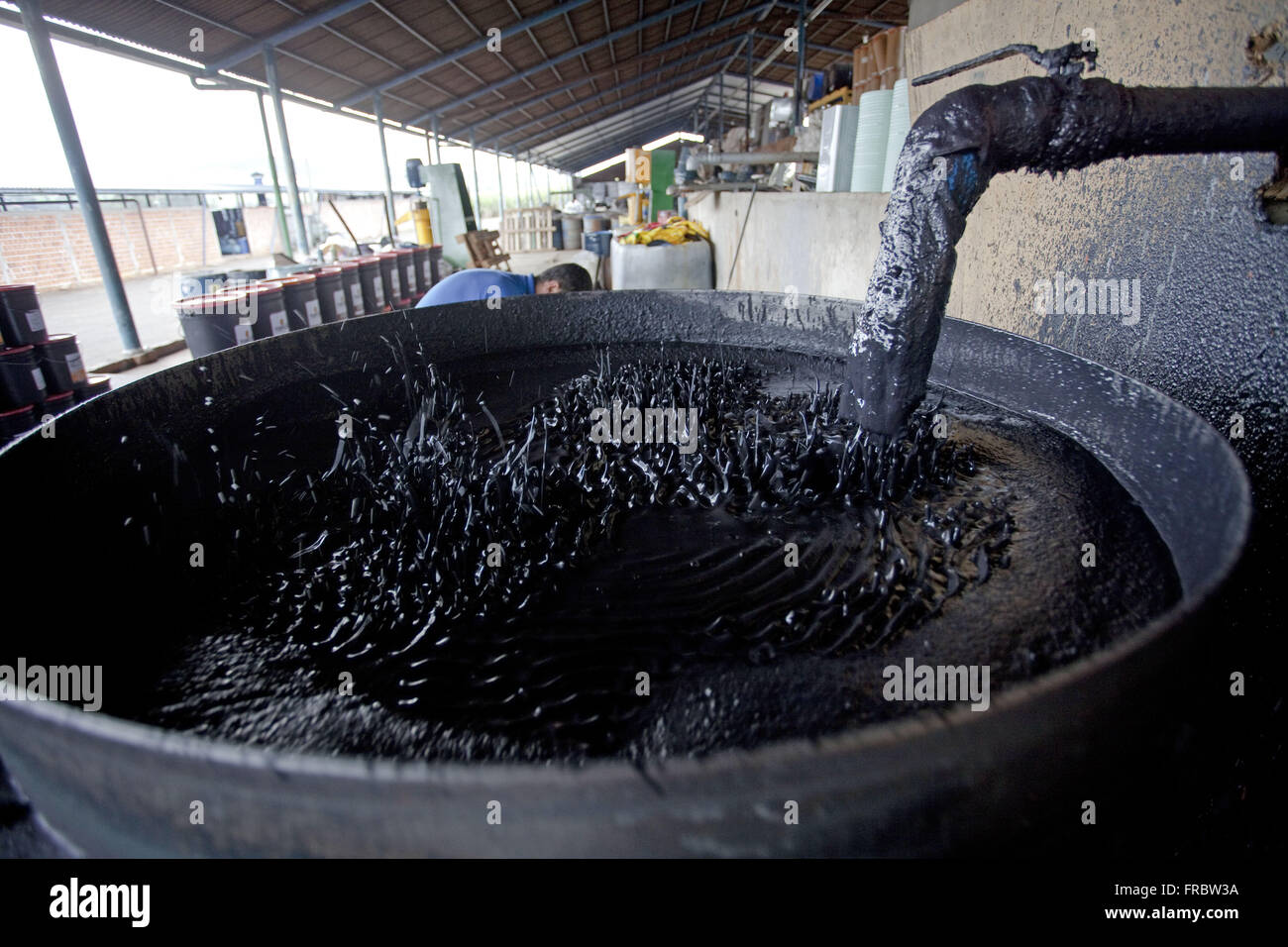 Detail der Tinte auf recycelten Recyclingindustrie dünner und andere Lösungsmittel Stockfoto
