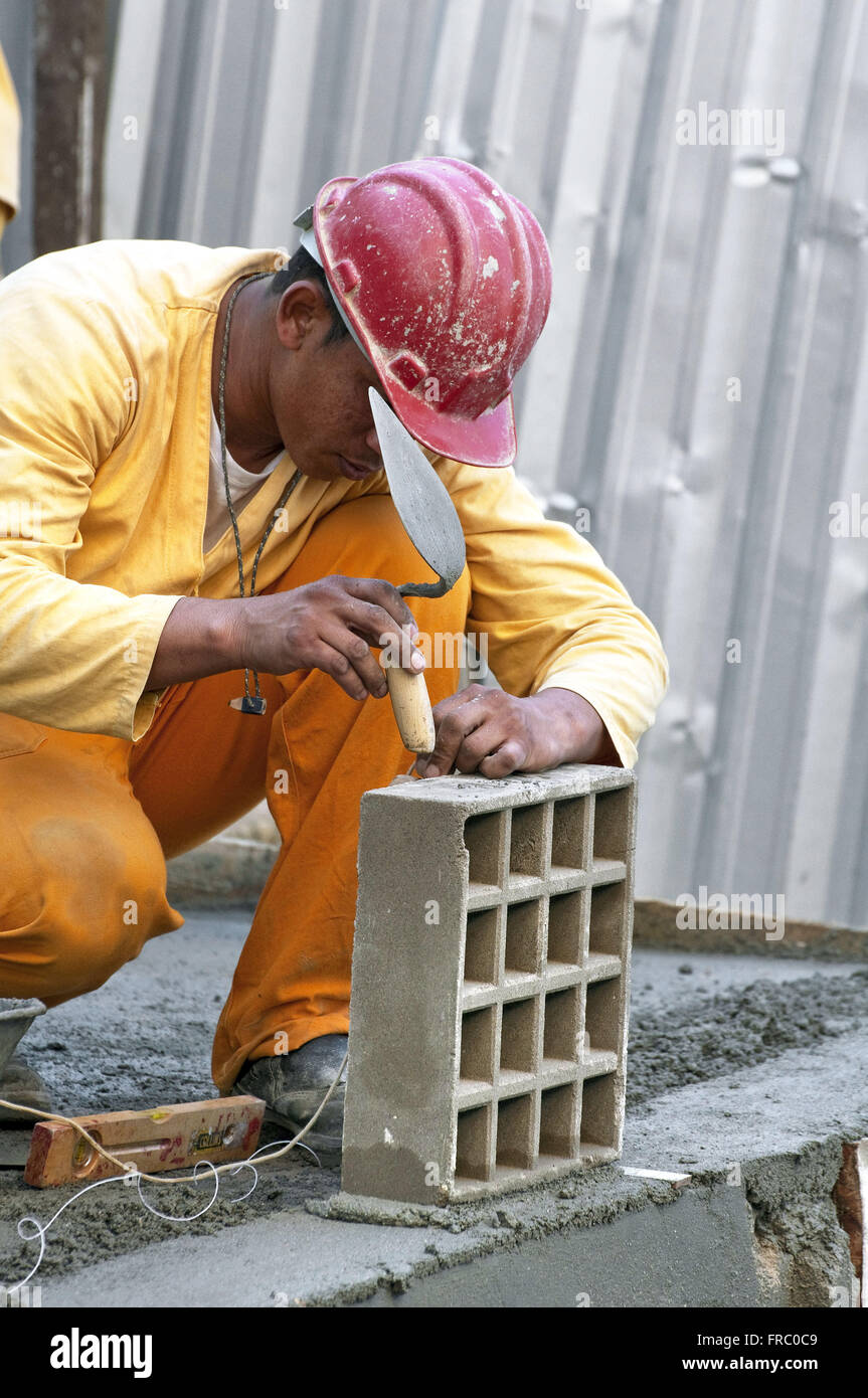 Hilfsarbeiter in Housing komplexe Kondominium Itaoca arbeiten Stockfoto