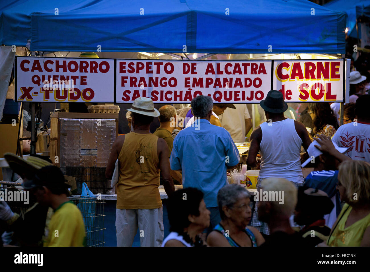 Zelt, Essen in Cinelândia beim Straßenkarneval in Rio De Janeiro zu verkaufen Stockfoto