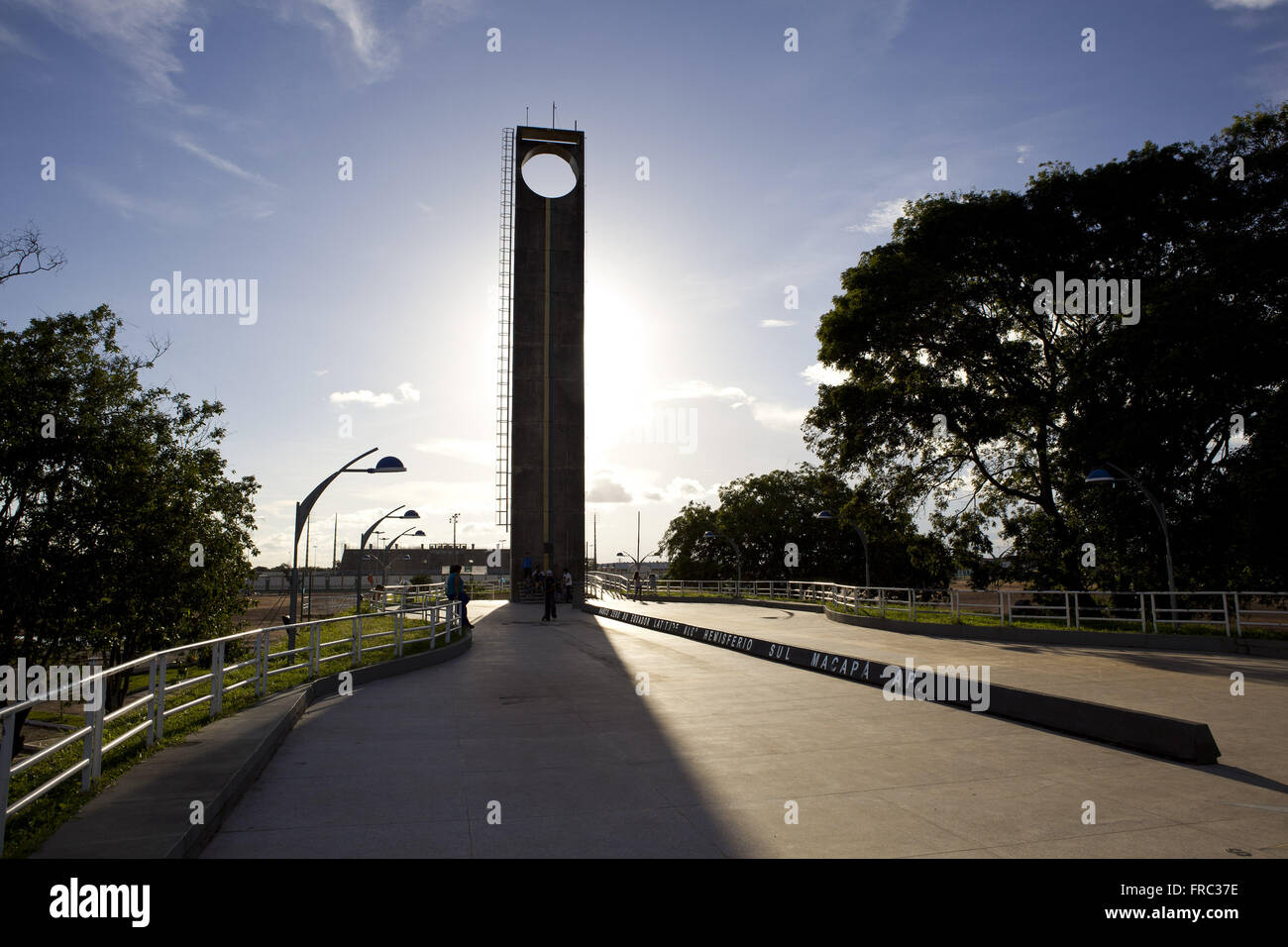 Sonnenuntergang in Denkmal Ground Zero Ecuador - imaginäre Linie Stockfoto