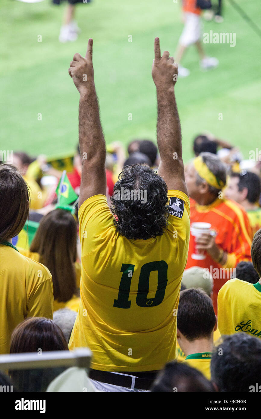 Supporter-Shirt mit 10 im Spiel zwischen Brasilien und Spanien für das Finale des Konföderationen-Pokal Stockfoto