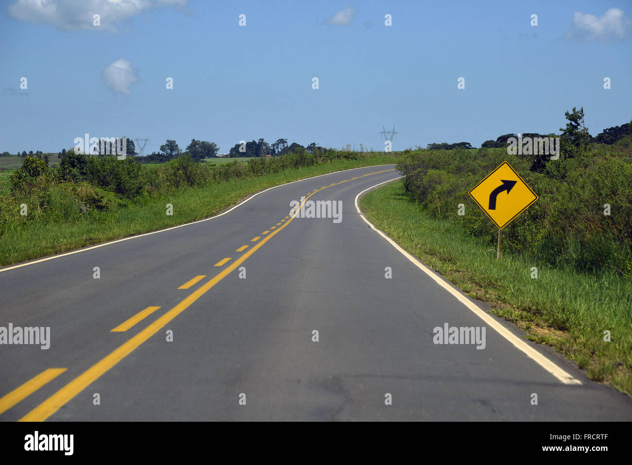 PR-340 Autobahn Sady Francisco de Brito mit Seite signalisiert die Anzeige rechts abbiegen Stockfoto