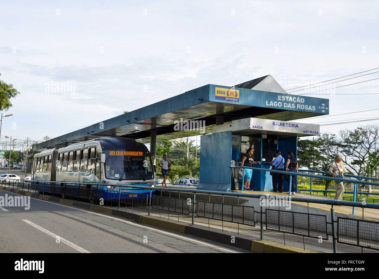 Transporte Coletivo Conhecido Como Metrobus Na Estação Lago Das Rosas keine Centro da Cidade Stockfoto