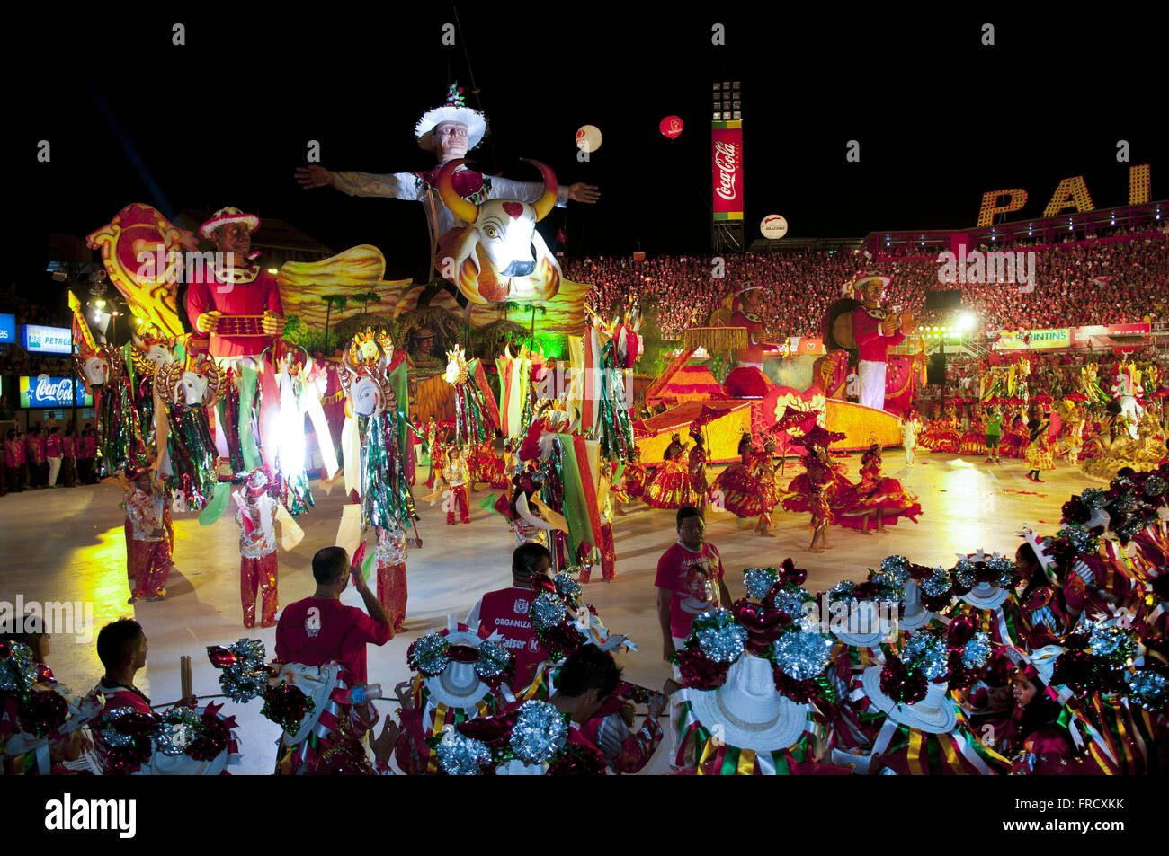 Parintins Folklore-Festival - allegorische Wagen und garantiert Marujada Stockfoto