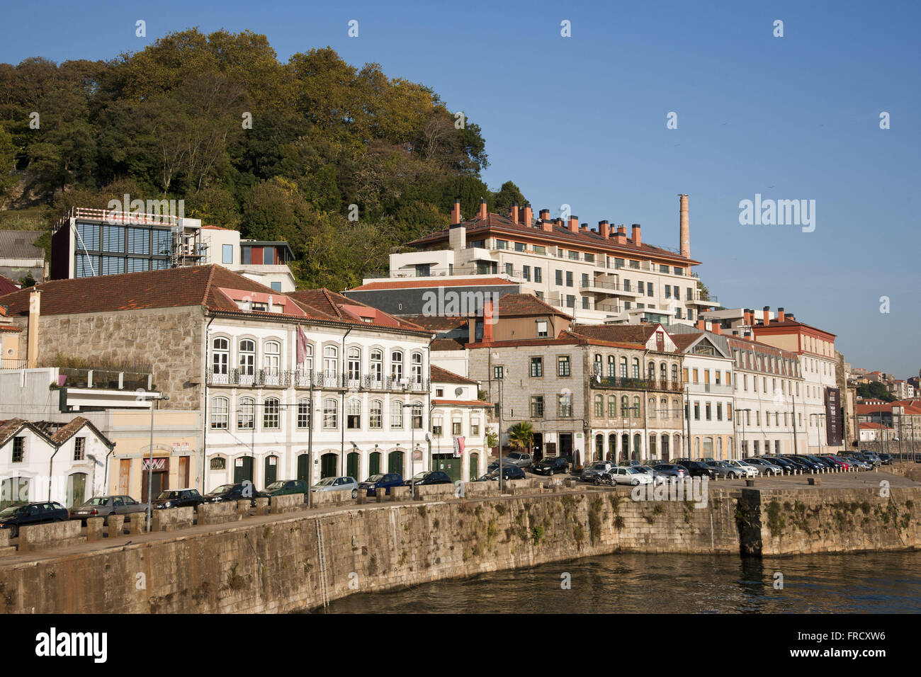 Gruppe von Häusern auf dem Rio Douro - Region, bekannt als der Stein pier Stockfoto
