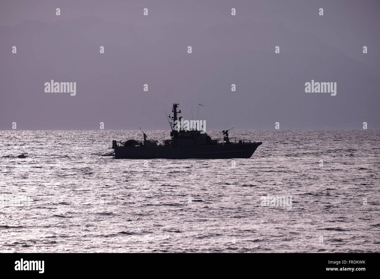 Ein israelischer Shaldag Klasse schnell Patrouillenboot der israelischen Marine patrouillieren in der Nähe der Stadt Eilat an der Nordspitze des Roten Meeres, im Osten von der Halbinsel Sinai und westlich von der saudi-arabischen Festland Stockfoto