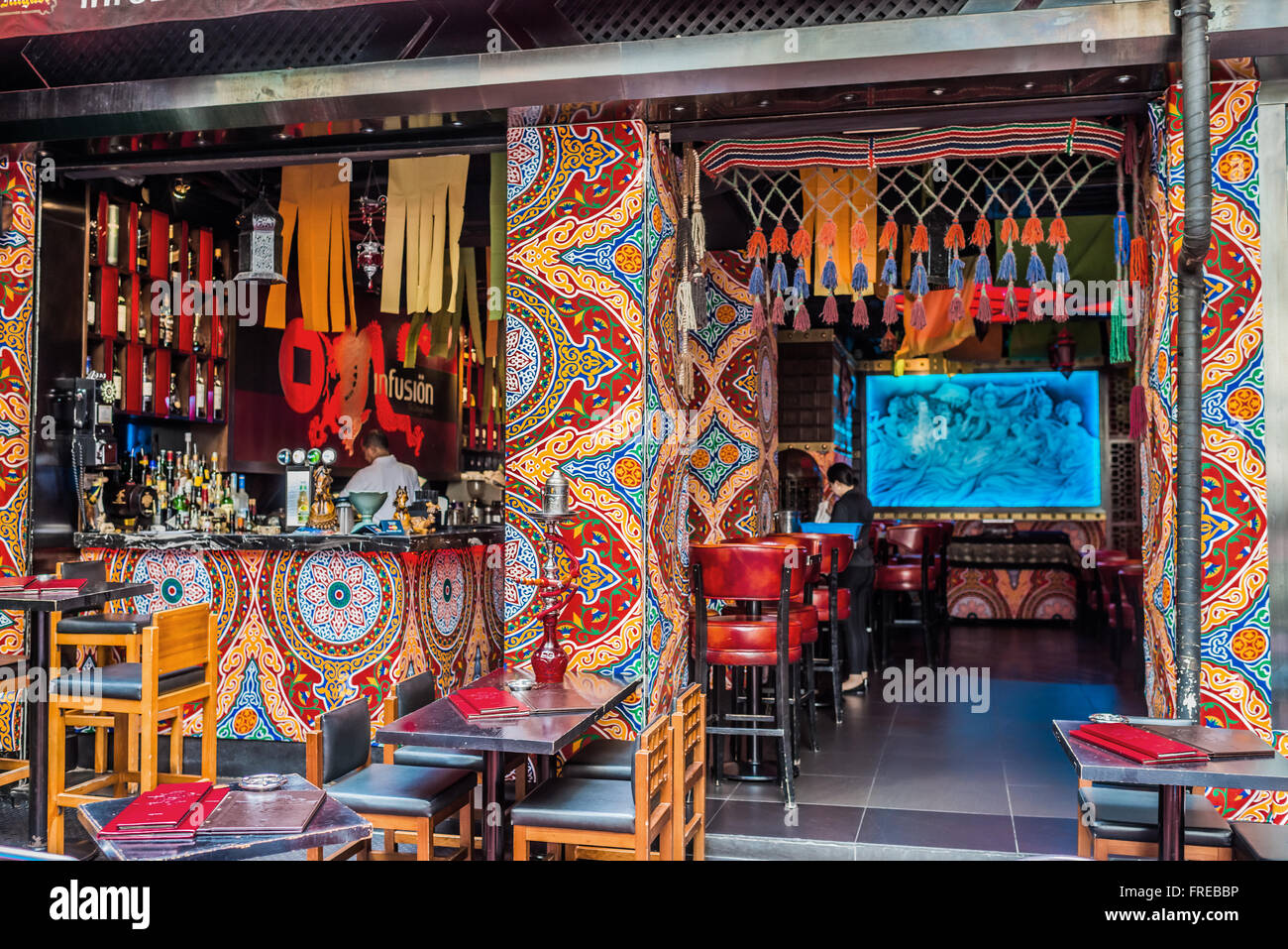 Central, Hong Kong - 4. Juni 2014: Menschen in einem Restaurant in Soho Stockfoto