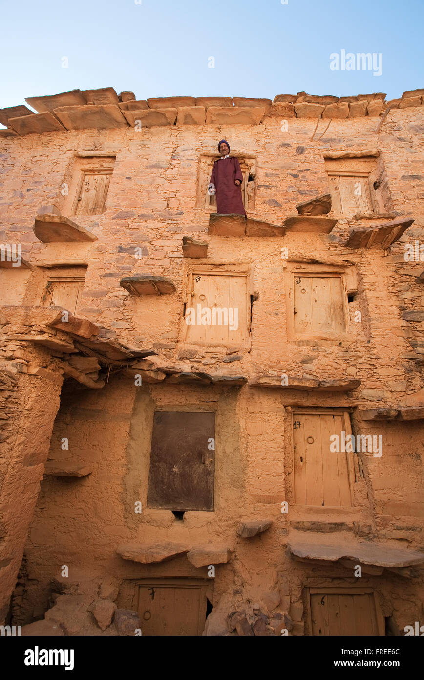 Innenansicht der perfekt erhaltenen Agadir befestigte Getreidespeicher von Tasguent, der Wächter mit den Schlüsseln der Getreidelagerung Stockfoto