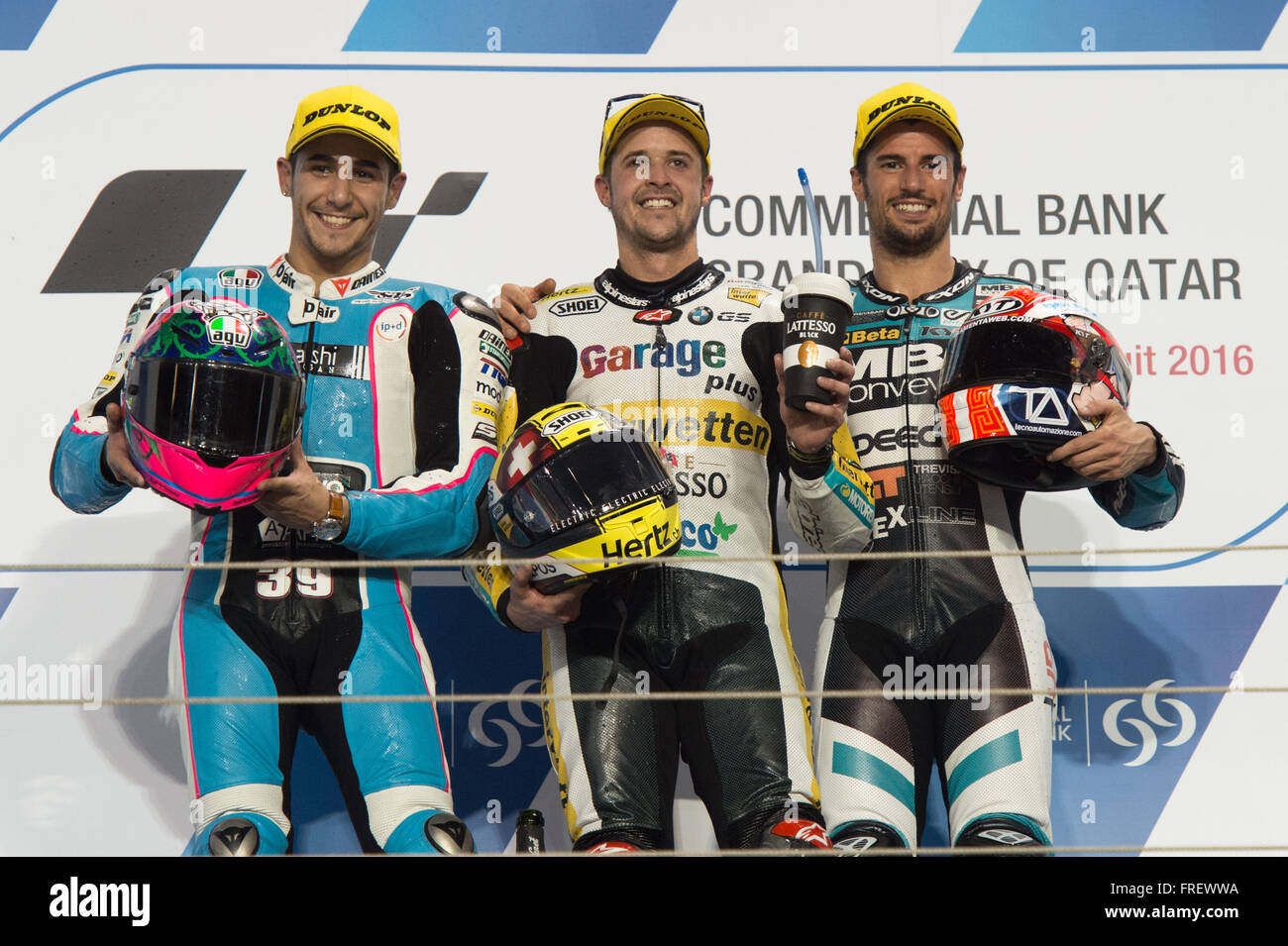 Losail International Circuit, Katar.  20. März 2016.  Thomas Lüthi, Luis Salom und Simone Corsi auf dem Podium nach dem Moto 2 Stockfoto