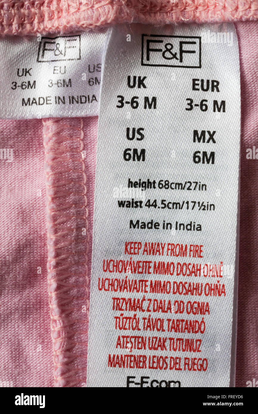 Label in F&F's Baby leggings bis 3-6 m in Indien - in der Nähe von Feuer - in der UK Vereinigtes Königreich, Großbritannien verkauft anbringen Stockfoto