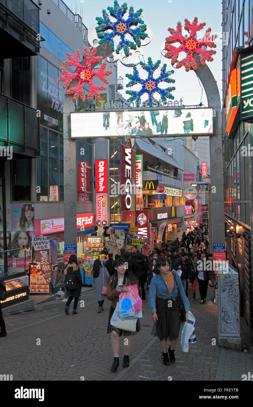 Japan, Tokio, Harajuku, Takeshita Straße, Menschen, Stockfoto