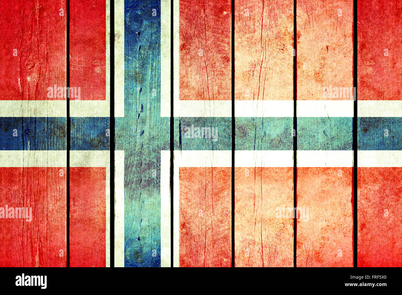 Norwegen-hölzerne Grunge-Flagge. Norwegen-Flagge auf die alten Holzbohlen gemalt. Vintage Retro-Bild aus meiner Sammlung von Fahnen. Stockfoto