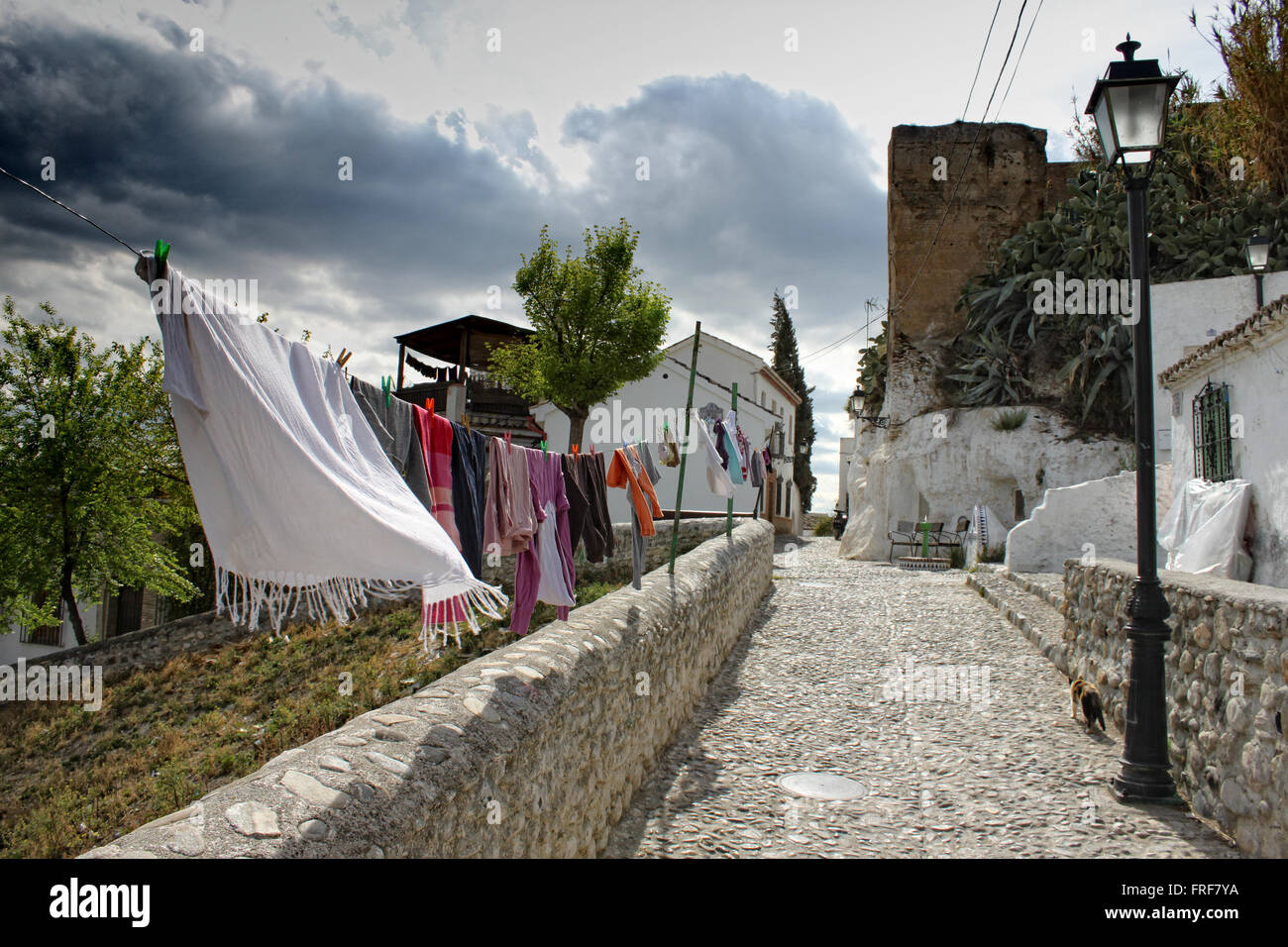 Andalusien, Spanien - 20.04.2012 - Spanien / Andalusien / Granada - Straßen von Sacromonte, Gipsy Gegend von Granada - Sandrine Hu Stockfoto