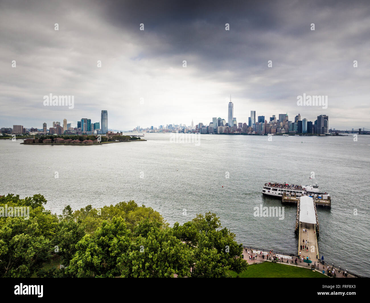 Blick zurück Richtung Lower Manhattan von Liberty Island, New York, USA. Stockfoto