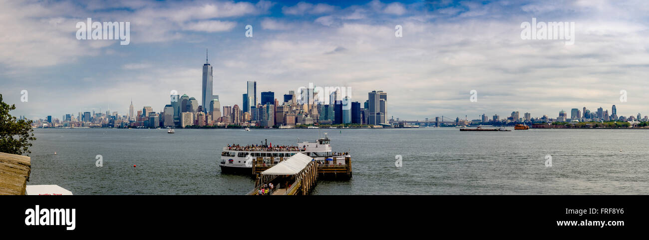Blick zurück Richtung Lower Manhattan von Liberty Island, New York, USA. Stockfoto