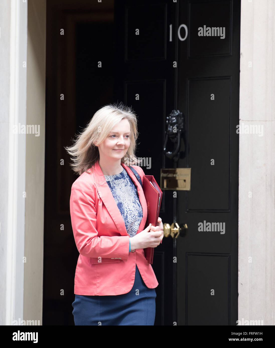 London, UK, 22. März 2016, Liz Truss Blätter Downing Street nach der Sitzung nach Brüssel Angriffe Credit: Ian Davidson/Alamy leben Nachrichten Stockfoto