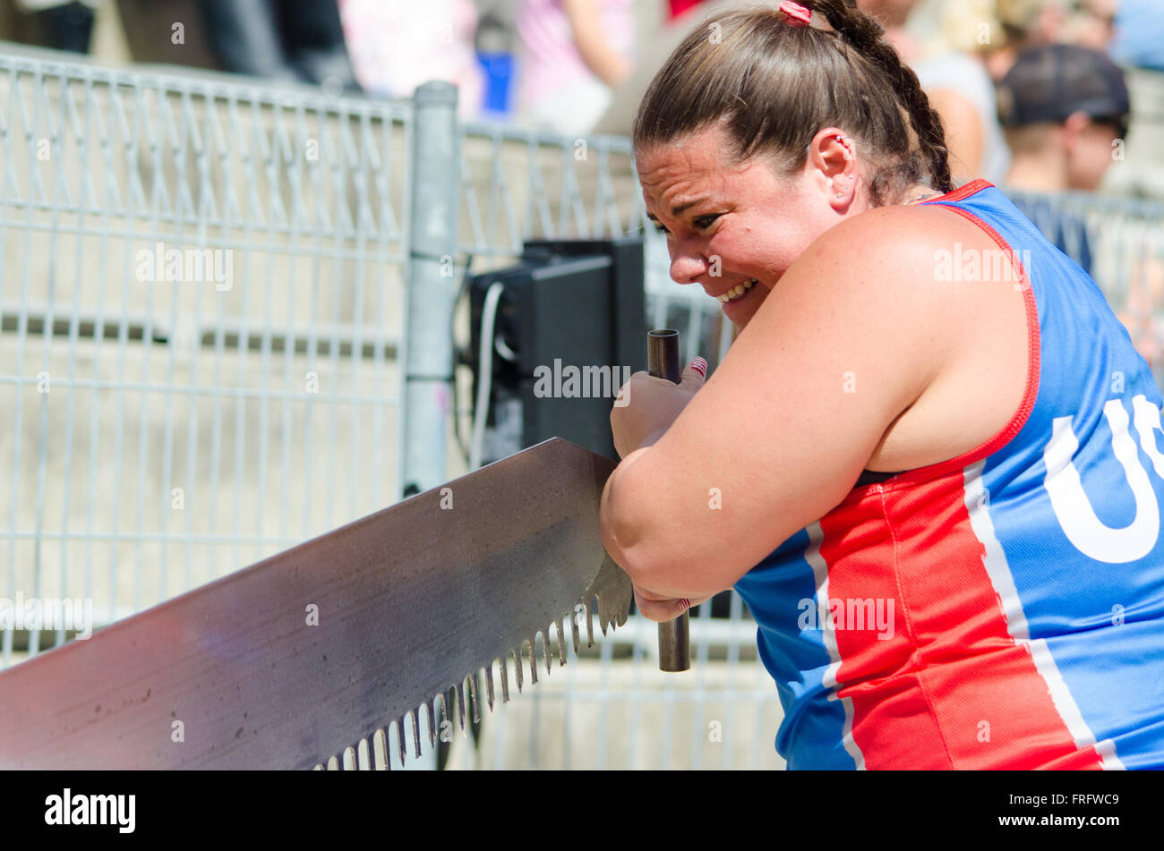 Sydney, Australien 22. März 2016: The Sydney Royal Easter Show kommt in die Stadt in der Vorstadt von Sydney Olympic Park. Der Jahresausstellung, organisiert von der königliche landwirtschaftliche Gesellschaft der neue South Wales (RAS) läuft vom 17.-30. März 2016. Abgebildet ist die Sägen Wettkämpfe während der Show stattfand. Bildnachweis: Mjmediabox Alamy Live News Stockfoto