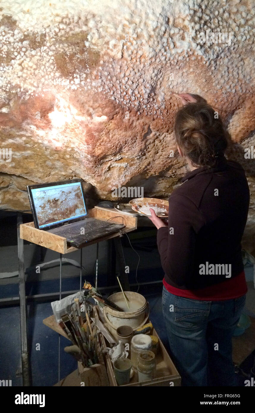 Lascaux, Frankreich. 3. März 2016. Reproduktion von einem Höhlenmalereien in der Höhle "Lascaux IV", fotografiert in Lascaux, Frankreich, 3. März 2016. Die Kopie der berühmten Höhle in Südfrankreich öffnet am 15. Dezember 2016. Lascaux IV. ist die erste komplette Repolica aus einer Höhle und seine Gemälde. Foto: Sabine Glaubitz/Dpa/Alamy Live-Nachrichten Stockfoto